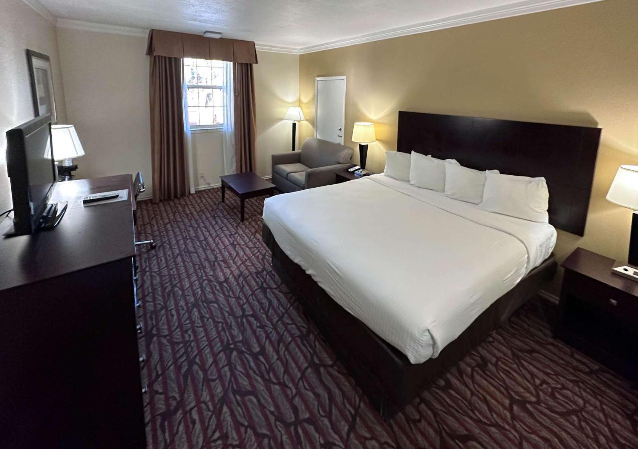 Motel 6 Dallas Tx Downtown Экстерьер фото