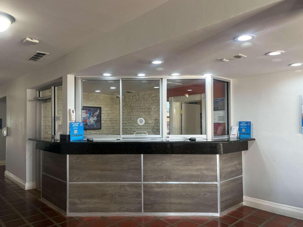 Motel 6 Dallas Tx Downtown Экстерьер фото