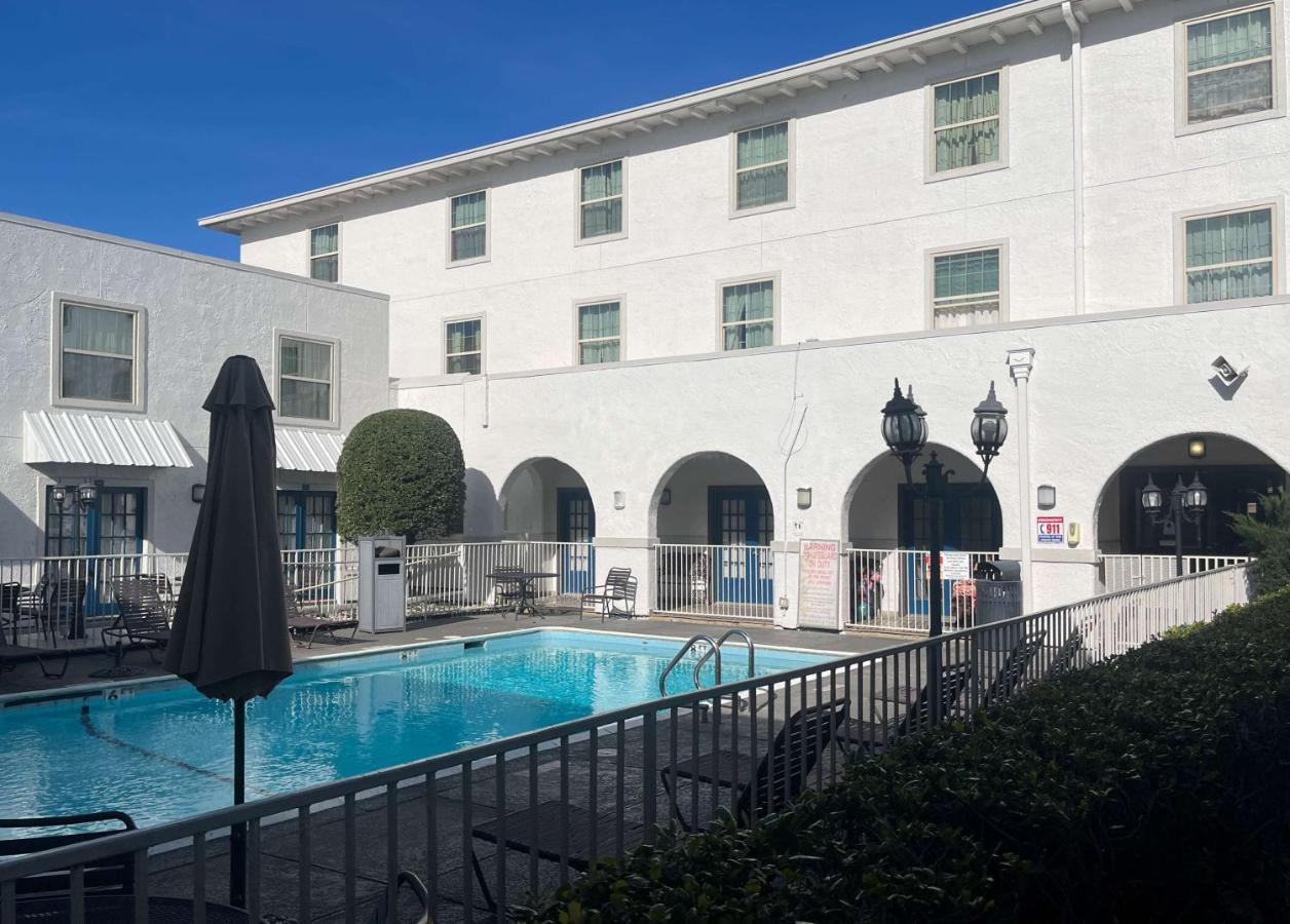 Motel 6 Dallas Tx Downtown Экстерьер фото